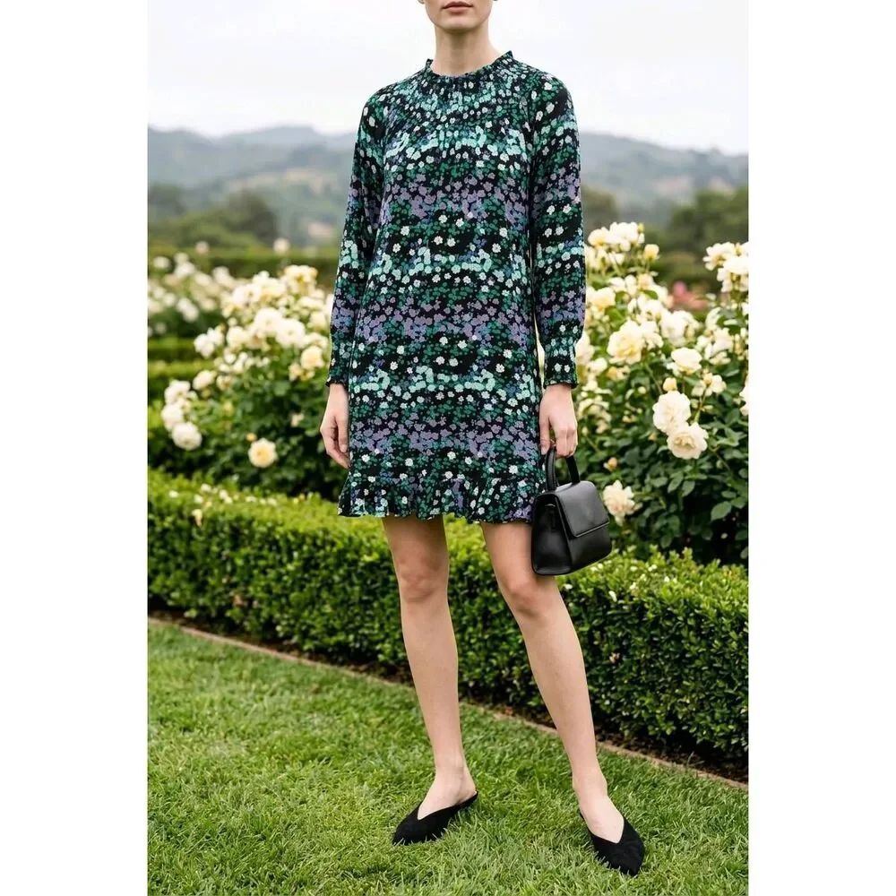 🔹️NWT Loft Ditsy Floral Smocked Long Sleeve Dress Medium